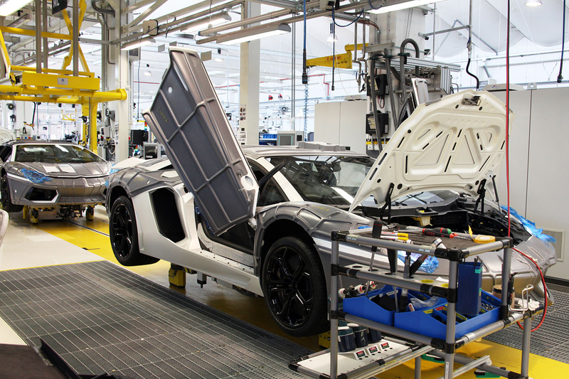 Illustration for article titled How Lamborghini builds its most technologically-advanced car ever